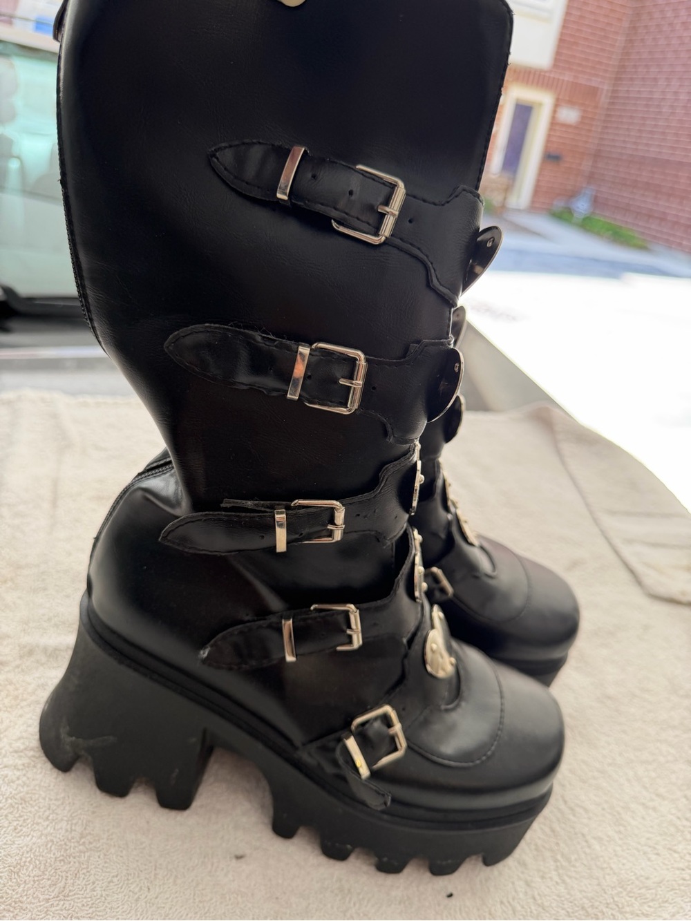Black Platform Heart-Accent Women's Boots - Picture 3 of 6